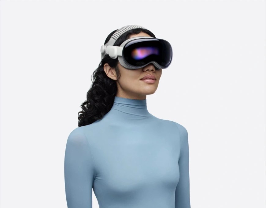 Apple Vision Pro (2025): M5-drevet super-headset med 3 nm-brikke, 120 Hz-skjerm og 40 % høyere ytelse 2 Apple avduket en oppdatert versjon av sitt Vision Pro augmented reality-headset. Hovedfunksjonen i den nye versjonen er M5-prosessoren, bygget med banebrytende 3-nanometer-teknologi.