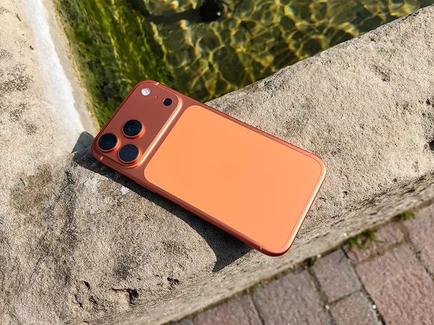 iPhone 17 Pro Max Test: Apple sitt nye monster er her – og det leverer på alle fronter 4 Apple iPhone 17 Pro Max-dekselet inneholder en forseglet kapsel omgitt av et grafittlag, fylt med avionisert vann og utstyrt med et kapillærsystem.