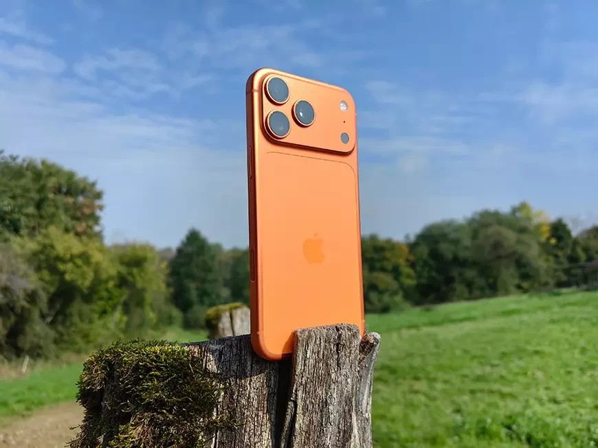 iPhone 17 Pro Max Test: Apple sitt nye monster er her – og det leverer på alle fronter 9 Skjermen var perfekt lesbar selv i sterkt sollys, og kameraets muligheter har også blitt betydelig utvidet. Mens avanserte kameratelefoner fra asiatiske merker nylig har satt trendene innen mobilfotografering og videografi, ser Apple iPhone 17 Pro Max nå ut som et velbalansert og brukervennlig alternativ.