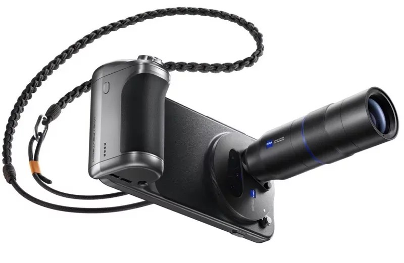 vivo X300 og X300 Pro: Kameraflaggskip med Zeiss-optikk og ekstern linse-støtte 2 En bemerkelsesverdig funksjon er støtte for et eksternt teleskopobjektiv, som utvider kameraets muligheter betydelig. Produsenten tilbyr også et spesialdeksel med et kameralignende grep og en utløserknapp.