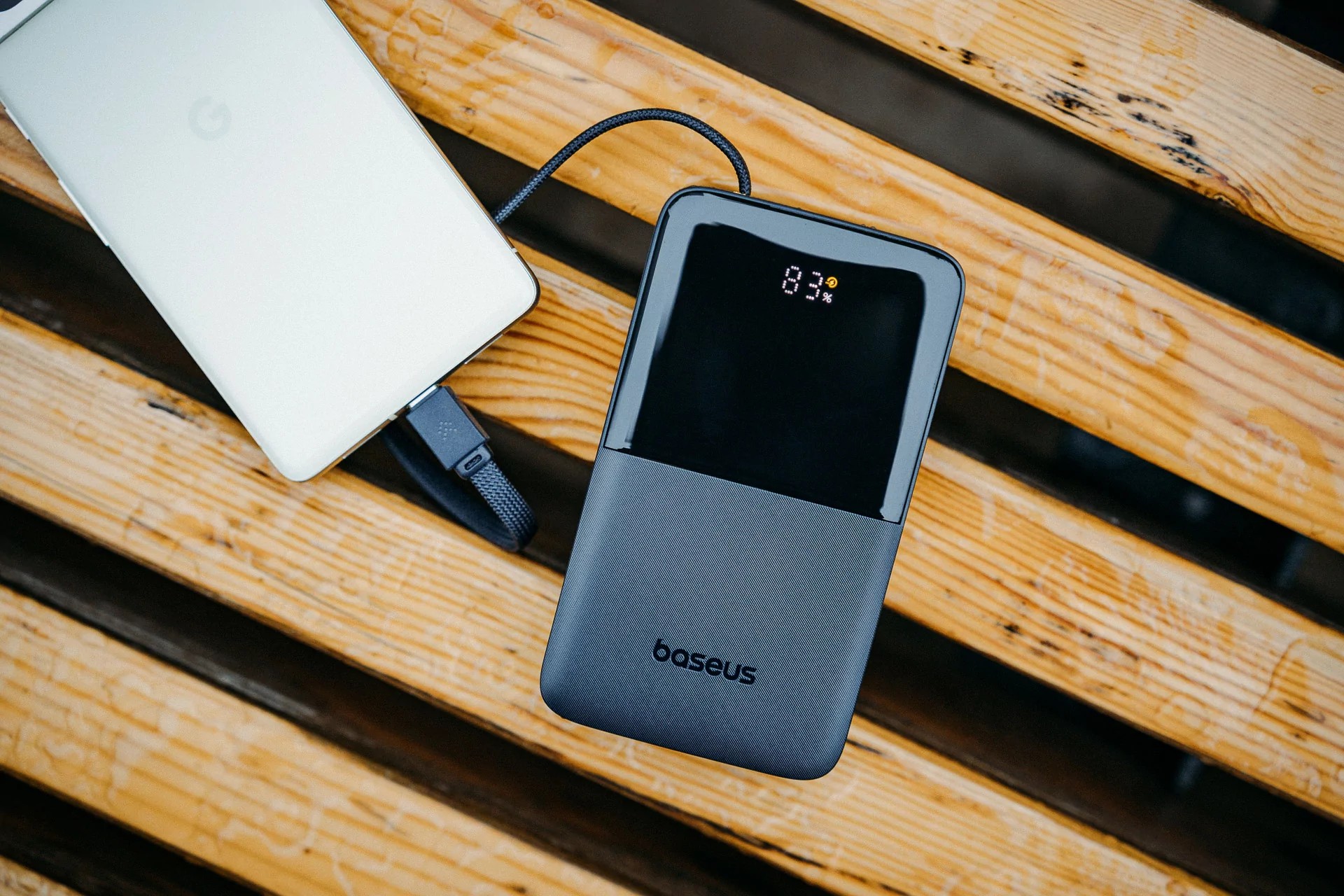 Baseus Enerfill Bipow 2 Pro test: Powerbanken du faktisk vil ta med deg 7 Det viktigste er at batterikapasiteten (20 000 mAh) er nok til tre gjennomsnittlige ladinger av en smarttelefon med et 5500 mAh batteri – et helt forventet tall.