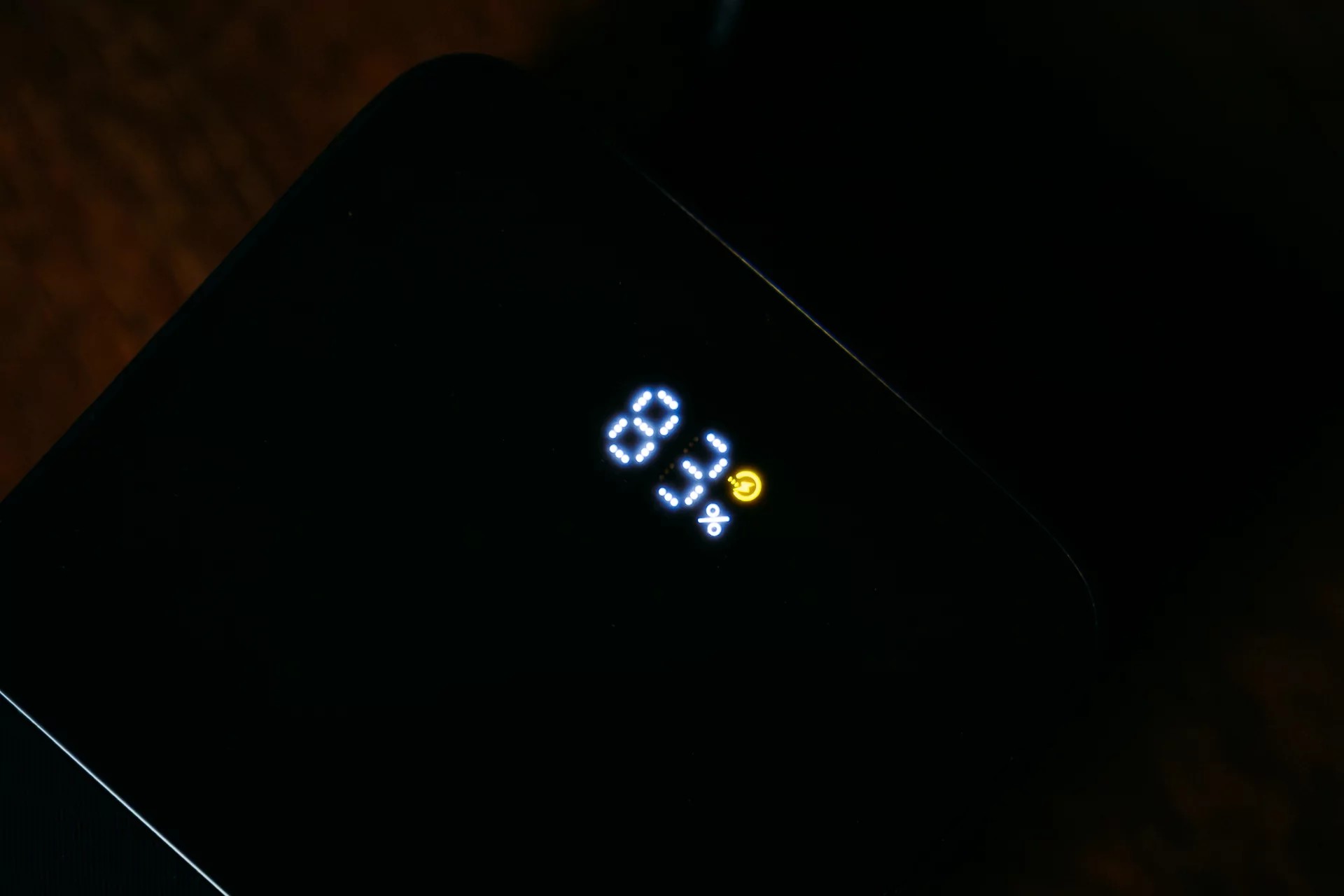 Baseus Enerfill Bipow 2 Pro test: Powerbanken du faktisk vil ta med deg 6 I tillegg muliggjør USB Type-C- og USB Type-A-portene på enhetens øvre kant lading av mobile enheter med tredjepartskabler.