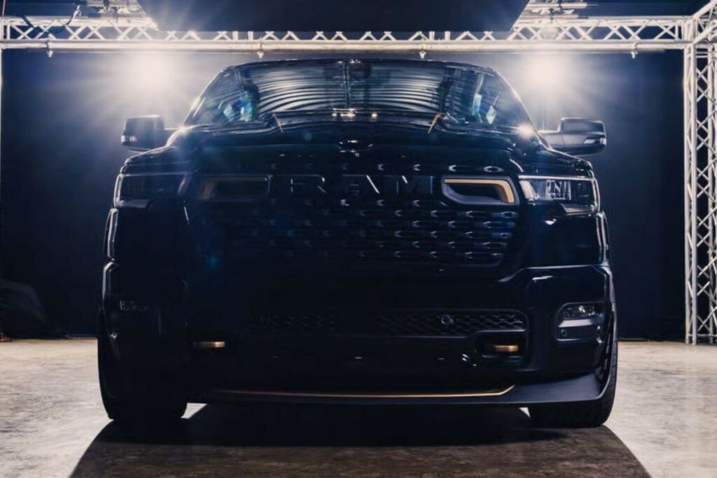 Ram 1500 Lowered: Mopars 659 hk Gatebil-Pickup Med Kompressor og Lav Fjæring