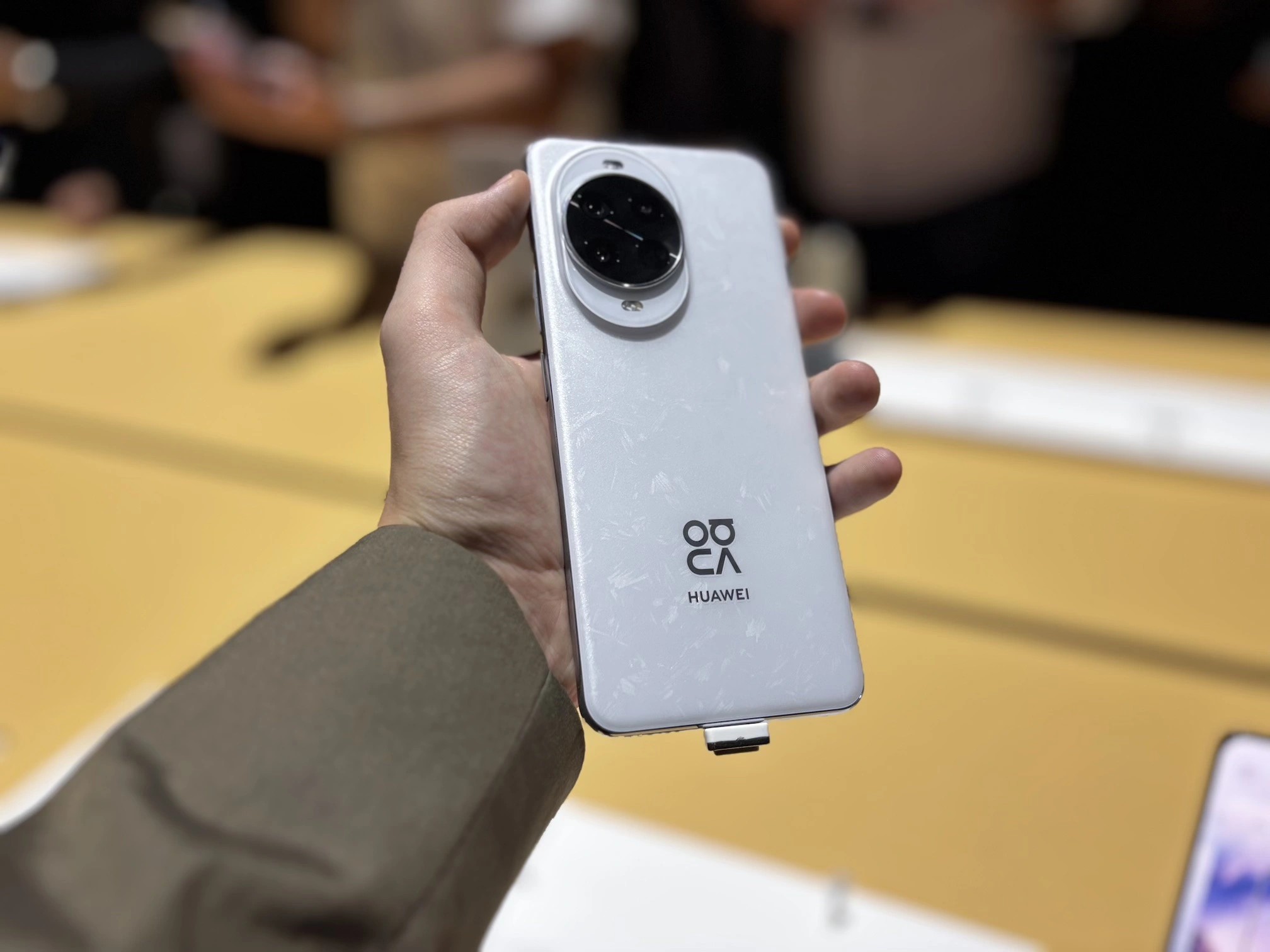 HUAWEI nova 14 og nova 14 Pro: Lynrask lading og avansert AI 12 Ser ikke så dum ut denne telefonen.