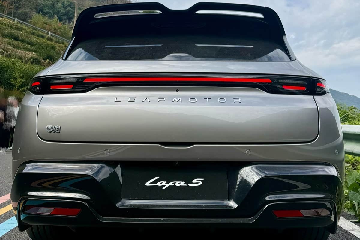Leapmotor A10: Rimelig el-SUV med 500 km rekkevidde 14 IfcdAzIbpz