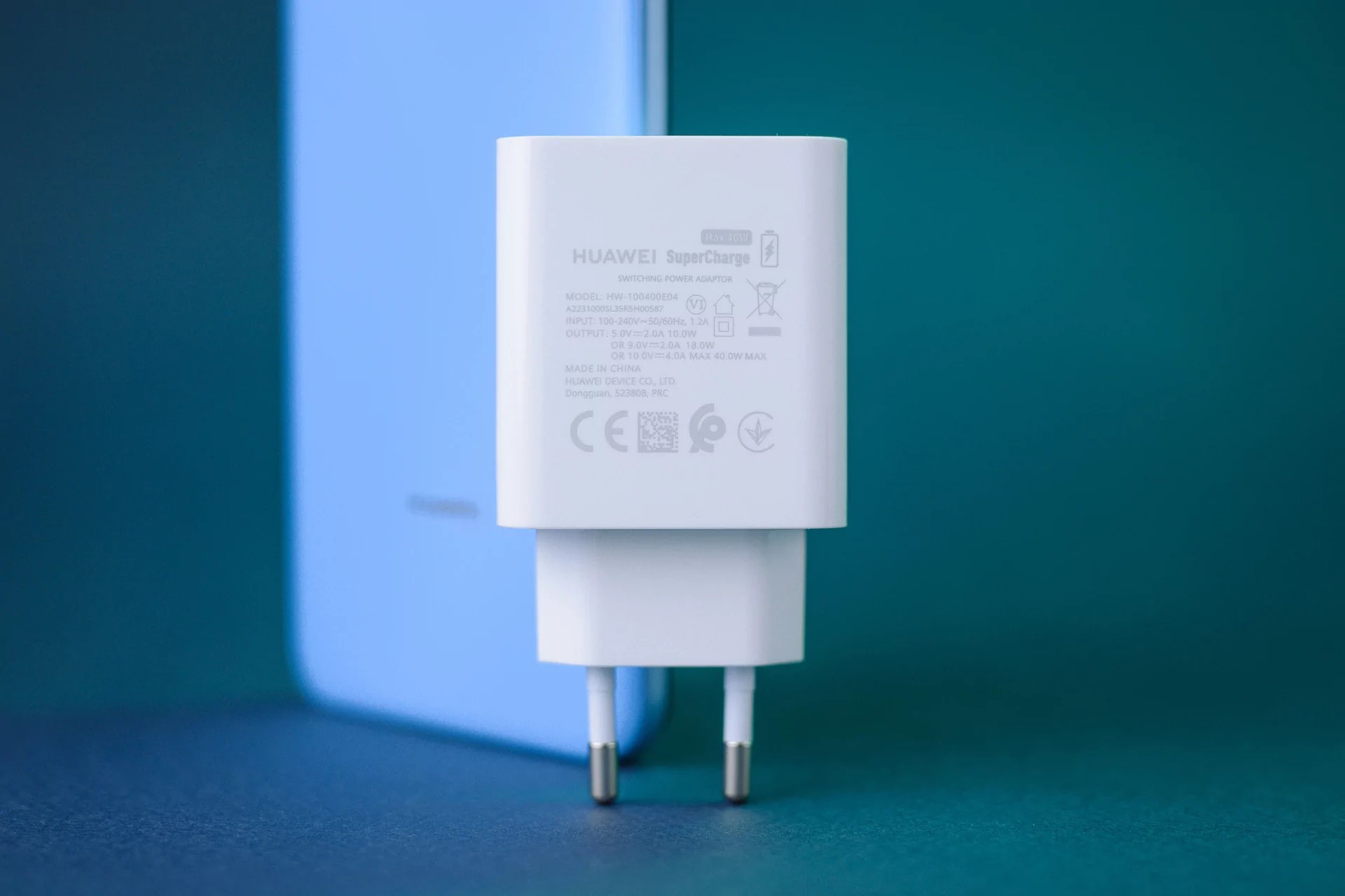 HUAWEI nova 14i test: Gigantbatteri, smart design og overraskende gode kameraer 5 Modellen støtter også HUAWEI SuperCharge kablet ladeteknologi, som gir nok strøm til tre timer med videoavspilling på bare 10 minutter i en stikkontakt.