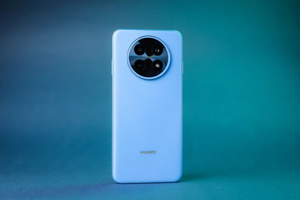 HUAWEI nova 14i imponerer med et enormt 7000 mAh batteri, stor 6,95" skjerm, godt kamera og praktisk X-knapp.