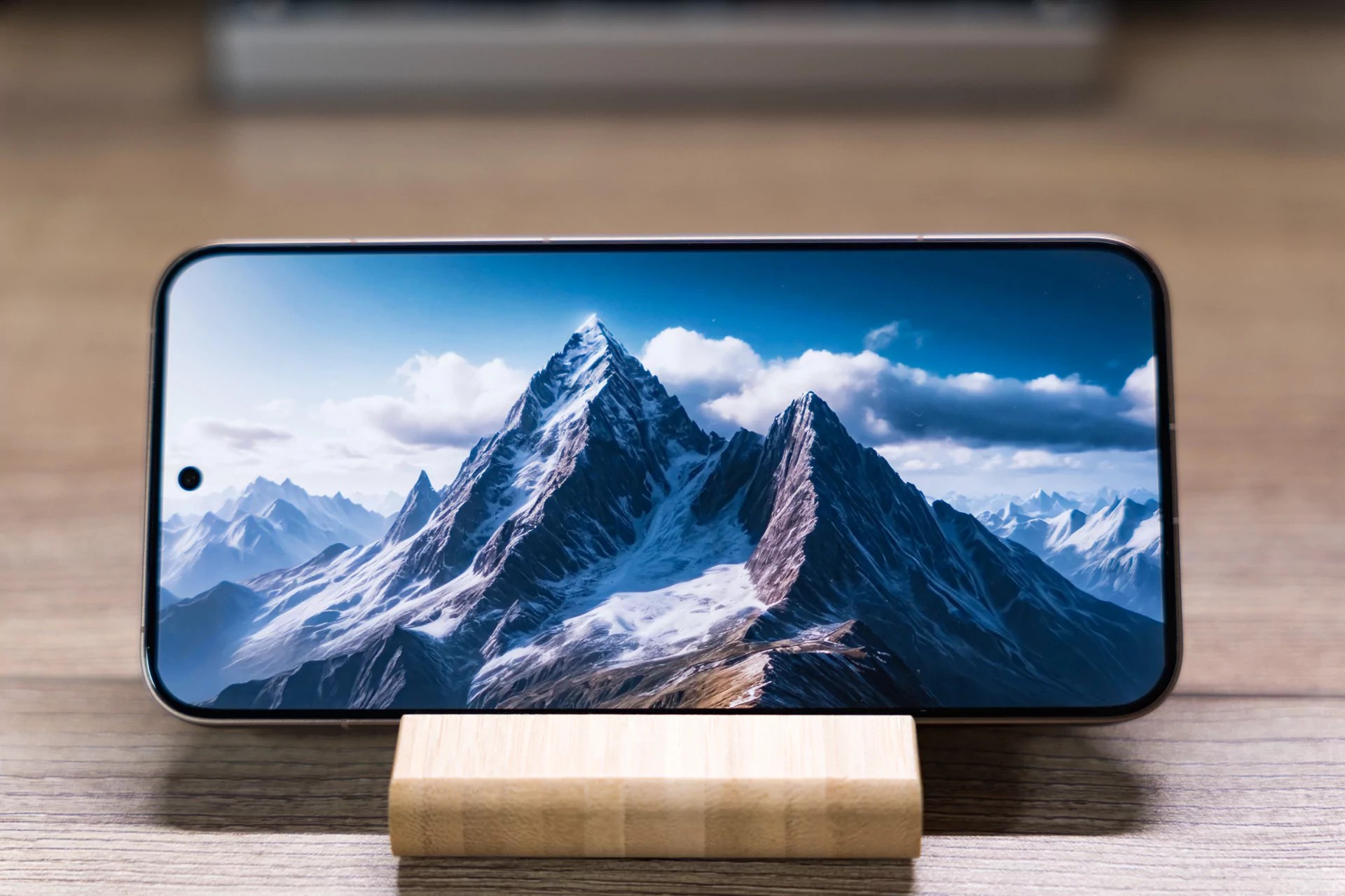 Xiaomi 15T Pro test: Et smartere flaggskip uten unødvendig luksus 10 Xiaomi 15T Pro har et batteri på 5500 mAh, 500 mAh større enn forgjengeren.