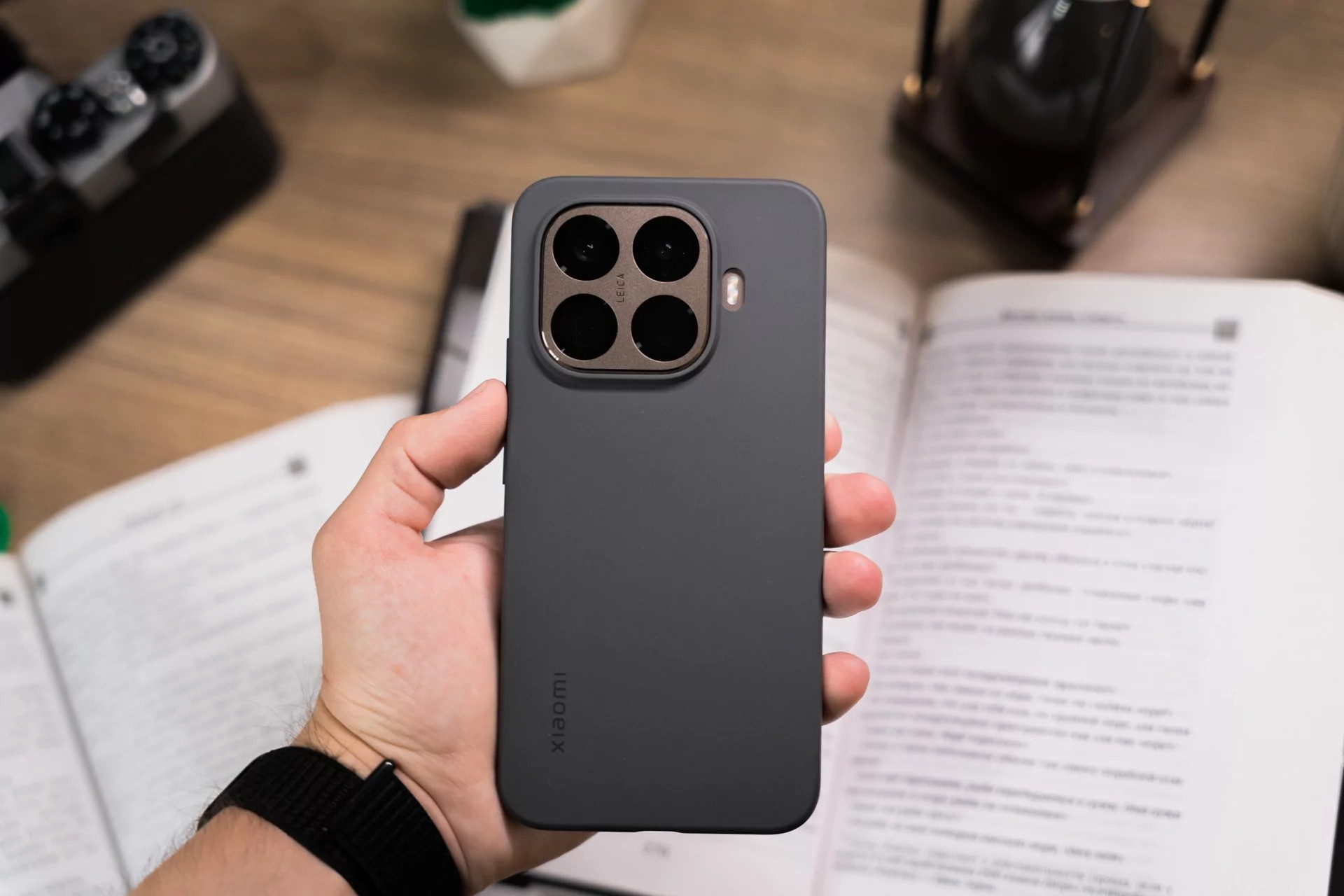 Xiaomi 15T Pro test: Et smartere flaggskip uten unødvendig luksus 2 For eksempel bruker Xiaomi 15T Pro fjorårets brikkesett, ikke det nyeste, og ikke fra Qualcomm, men fra MediaTek