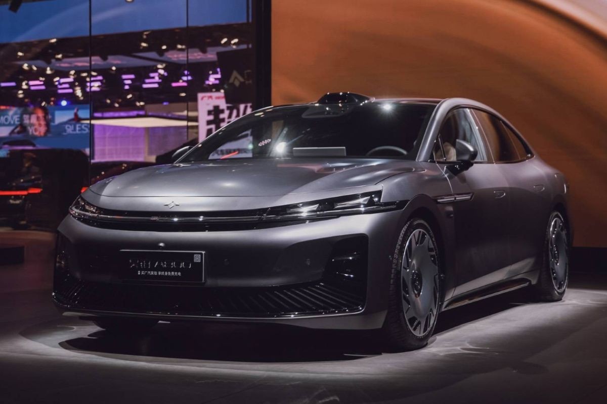 Hyptec A800 debuterer: Flaggsedanen med 178 km elektrisk rekkevidde og avansert AI-interiør