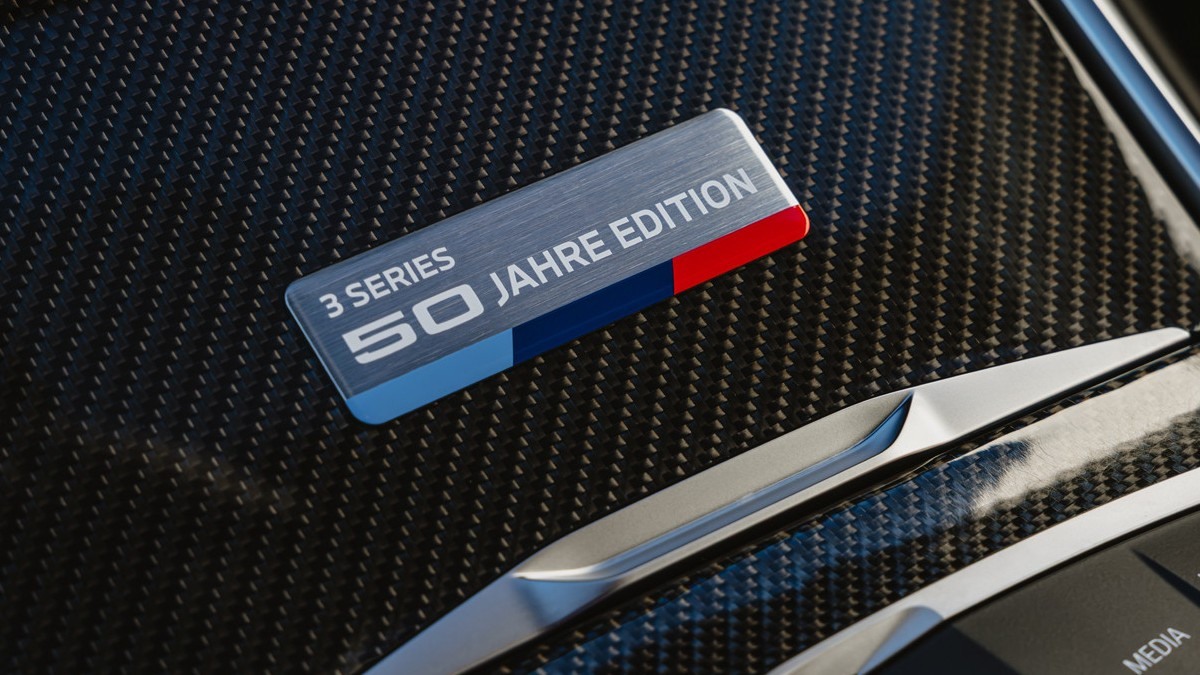 BMW M340i xDrive 50 Year Edition: Jubileumsmodellen hyller 50 år med 3-serien 9 YFAi5PCDfW