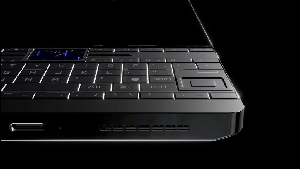 Lotus Diplomat: Gjenoppliver smarttelefoner med fysisk tastatur – og pakker inn flaggskipytelse